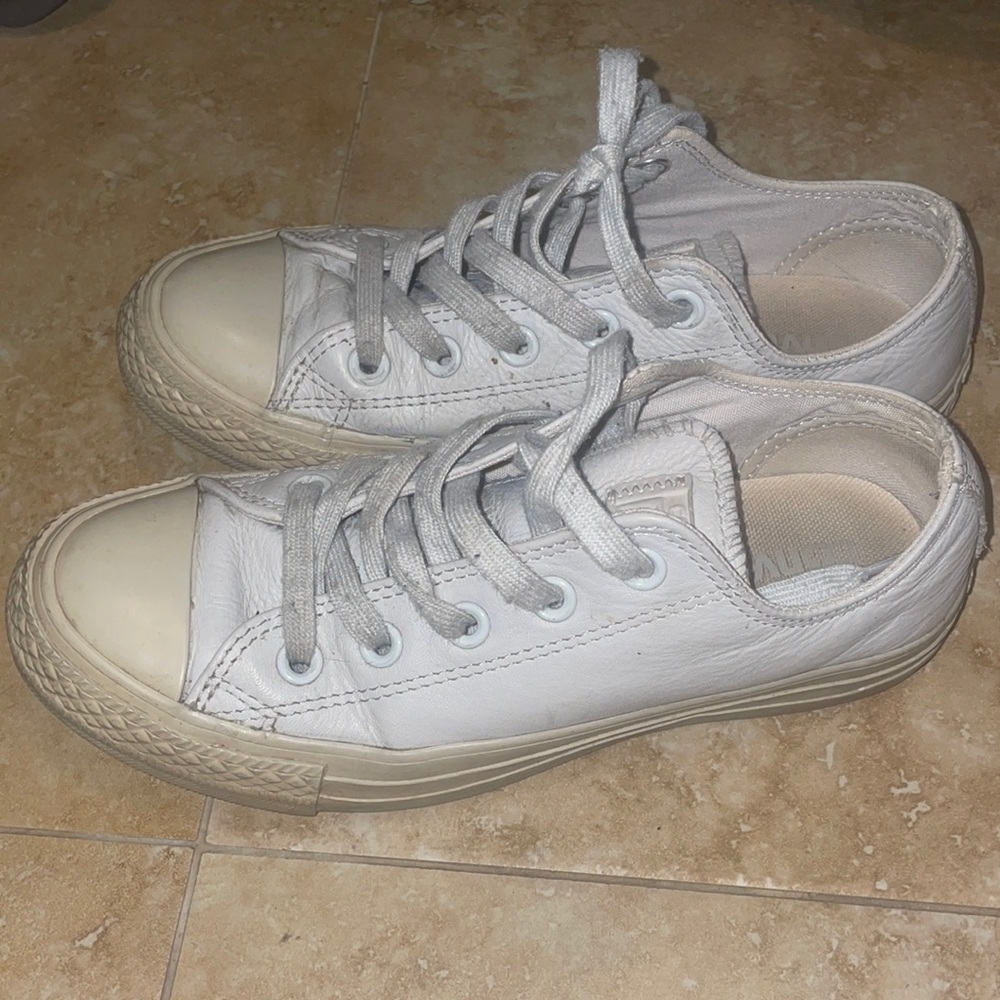 Gray leather all star size 6🔥